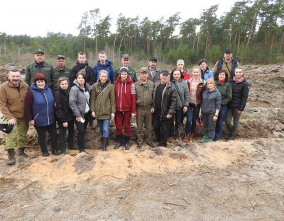 У Жовківському лісгоспі з лісівниками садили ліс члени Громадської ради при Львівському ОУЛМГ