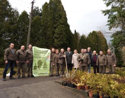 Члени науково-технічної ради  НПП "Бойківщина" висадили дерева у рамках "Зеленої країни"