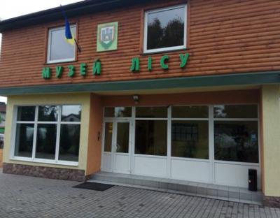 До лісу в музей