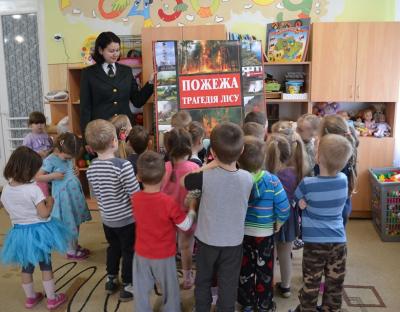 ДП "Бібрський лісгосп":  вихованцям  дитячого садочка розповіли про ліс та правила поведінки в ньому 