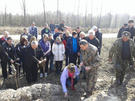 У Грабівському лісництві за участі представників районної влади та громадськості створили 1,0га молодого лісу