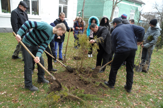 Причепурили шкільне подвір’я